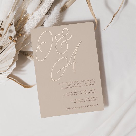 Sand | Roos Gold Script Monogram Weddenschap Folie Uitnodiging