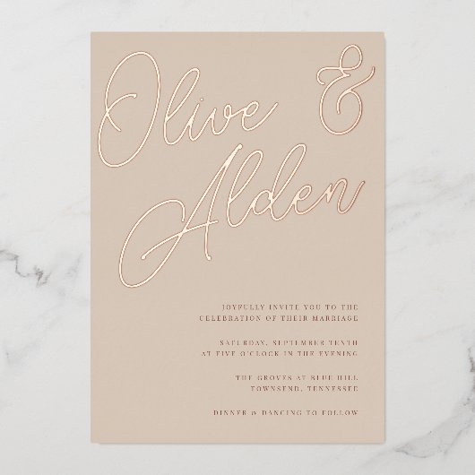 Sand | Roos Gold Script Wedding Folie Uitnodiging (Voorkant)