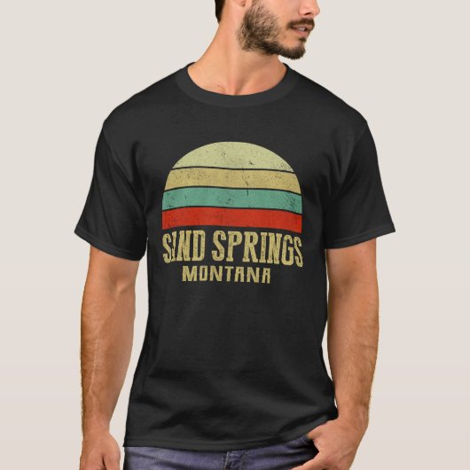 SAND SPRINGS MONTANA  Retro Zonsondergang T-shirt (Voorkant)