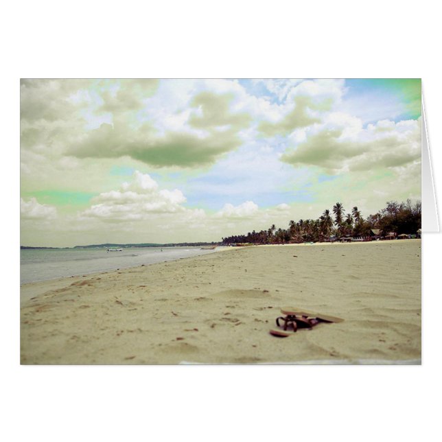 Sandalen op tropisch strand (Voorkant Horizontaal)