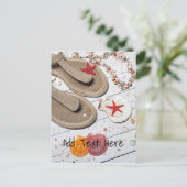 Sandalen, zeeschelpen en Starfish in de strand Briefkaart (Staand voorkant)