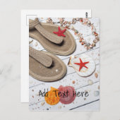 Sandalen, zeeschelpen en Starfish in de strand Briefkaart (Voorkant / Achterkant)