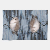 Sanderling Strollen op winterstrand Theedoek (Horizontaal)