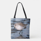 Sanderling Strolls a Winter Beach Tote Bag (Achterkant)