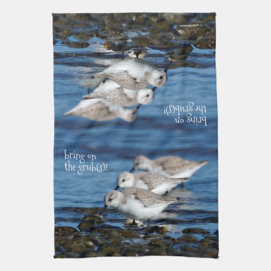 Sanderlings feesten in gespreide synchroniciteit theedoek (Verticaal)