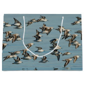 Sanderlings Vliegen in de winter Large Cadeautasje (Voorkant)