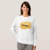 Sandhill Crane landt op zonsondergang T-shirt (Voorkant volledig)