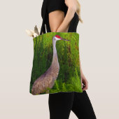 Sandhill Cranes in de lucht en op de grond Tote Bag (Dichtbij)