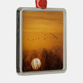 Sandhill kranen gedempt tegen stijgende zon metalen ornament (Rechts)