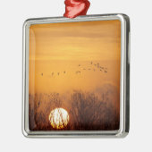 Sandhill kranen gedempt tegen stijgende zon metalen ornament (Links)