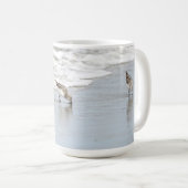 Sandpipers op de Beach Photo Coffee-Mok Koffiemok (Voorkant rechts)