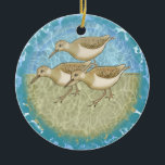 Sandpipers-Ornament Keramisch Ornament<br><div class="desc">Sandpipers Ornament,  Sandpiper t-shirts,  Sandpiper apparel,  Sandpipergeschenken door ArtMuvz Illustratie.</div>