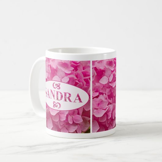 "Sandra" in Elegant Roze Hydrangea Bloemletters Koffiemok (Voorkant links)