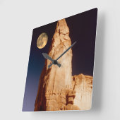 Sandstone Pinacle Vierkante Klok (Hoek)