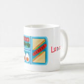 Sandwich, worst, ei, tomaat, brocolli in een lunch koffiemok (Voorkant rechts)