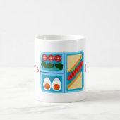 Sandwich, worst, ei, tomaat, brocolli in een lunch koffiemok (Center)