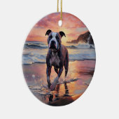 Sandy American Staffordshire Hond op Strand Zonson Keramisch Ornament (Rechts)