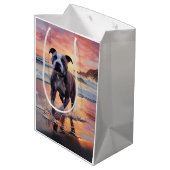 Sandy American Staffordshire Hond op Strand Zonson Medium Cadeauzakje (Achterkant Gekanteld)