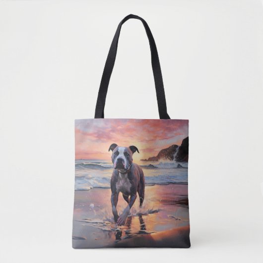 Sandy American Staffordshire Hond op Strand Zonson Tote Bag (Voorkant)