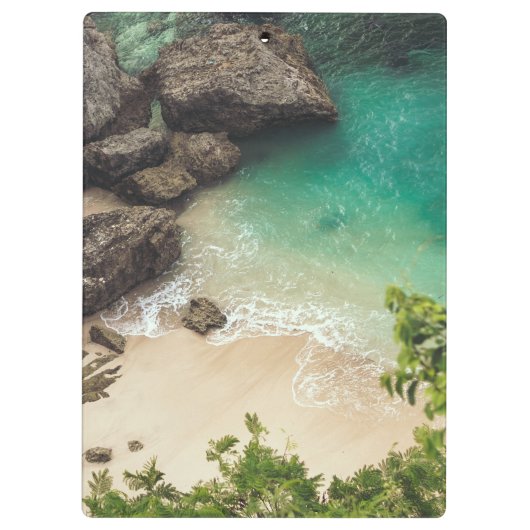 Sandy Beach Cove met groene bomen, Rocks & Ocean Klembord (Achterkant)