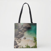 Sandy Beach Cove met groene bomen, Rocks & Ocean Tote Bag (Voorkant)