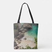 Sandy Beach Cove met groene bomen, Rocks & Ocean Tote Bag (Achterkant)