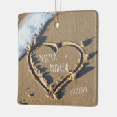 Sandy Beach Gepersonaliseerde Names Heart in zand Keramisch Ornament (Links)