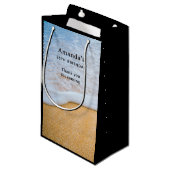 Sandy Beach met Foamy Surf - Verjaardag Dank u Klein Cadeauzakje (Voorkant Gekanteld)
