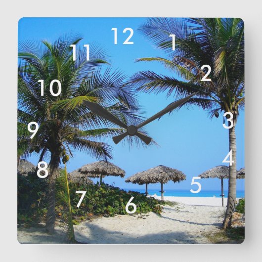 Sandy Beach met palmbomen en een Uitzicht van de o Vierkante Klok (Voorkant)