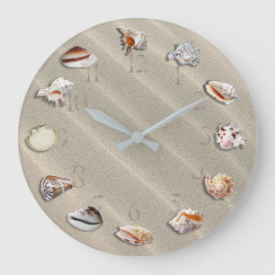 SANDY BEACH MET SEASHELLEN, ROUND WALL CLOCK GROTE KLOK