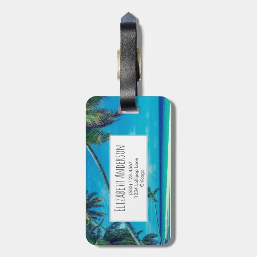 Sandy Beach met tropische palmbomen Monogram Bagagelabel (Achterkant verticaal)