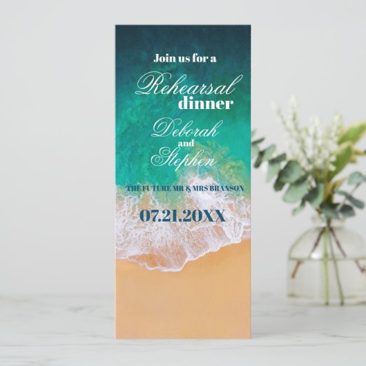 Sandy Beach Ocean Waves Rehearsal Dinner Kaart (Staand voorkant)