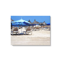 Sandy Beach Scene met stoelen en parasols Wall Art
