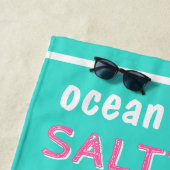 Sandy Beach Turquoise Oceaan Typografie Strandlaken (In situ)