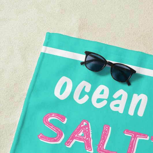 Sandy Beach Turquoise Oceaan Typografie Strandlaken (In situ)