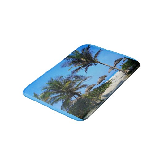 Sandy Beach with Palm Trees and An Ocean Uitzicht Badmat (Gekanteld)