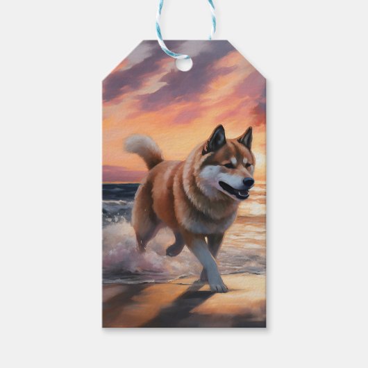 Sandy Paws Akita Hond op Strand Zonsondergang Cadeaulabel (Voorkant)
