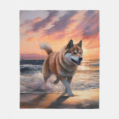 Sandy Paws Akita Hond op Strand Zonsondergang Fleece Deken (Voorkant)