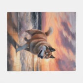 Sandy Paws Akita Hond op Strand Zonsondergang Fleece Deken (Voorkant (Horizontaal))