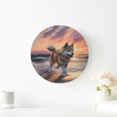 Sandy Paws Akita Hond op Strand Zonsondergang Grote Klok (Huis)