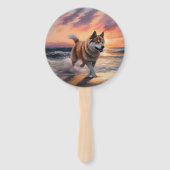 Sandy Paws Akita Hond op Strand Zonsondergang Handwaaier (Voorkant)
