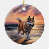 Sandy Paws Akita Hond op Strand Zonsondergang Keramisch Ornament (Achterkant)