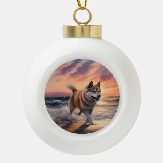 Sandy Paws Akita Hond op Strand Zonsondergang Keramische Bal Ornament (Voorkant)