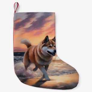 Sandy Paws Akita Hond op Strand Zonsondergang Kleine Kerstsok