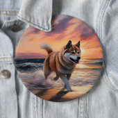 Sandy Paws Akita Hond op Strand Zonsondergang Ronde Button 6,0 Cm (In situ)