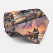 Sandy Paws Akita Hond op Strand Zonsondergang Stropdas (Opgerold)