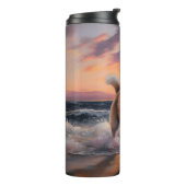 Sandy Paws Akita Hond op Strand Zonsondergang Thermosbeker (Gedraaid links)