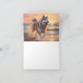 Sandy Paws Alaskan Malamute Hond op Strand Zonsond Kaart (Binnen)