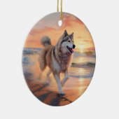 Sandy Paws Alaskan Malamute Hond op Strand Zonsond Keramisch Ornament (Rechts)
