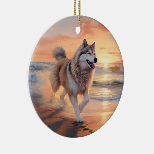 Sandy Paws Alaskan Malamute Hond op Strand Zonsond Keramisch Ornament (Rechts)
